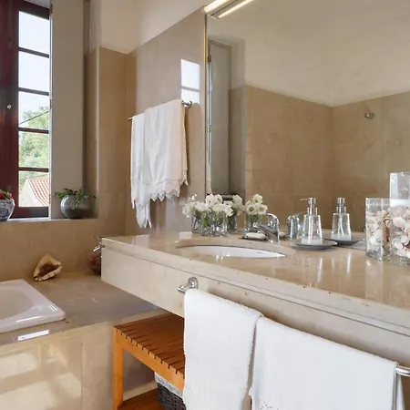 With Private Pool And Garden By Go2oporto